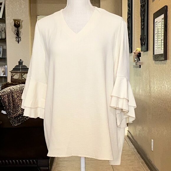 Temu*Bell Sleeve Top*EUC - Picture 1 of 4